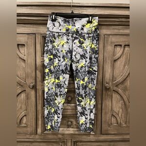 NWOT Women’s ECHELON Gray/Neon Yellow 7/8 Athletic/Exercise Leggings (XL)